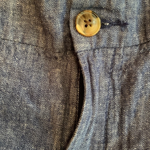 Old Navy blue everyday short . Mid-rise. Size 8 - Picture 3 of 7